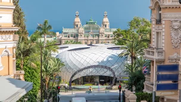 Monte Carlo Casino önünde su Çeşmesi ve bahçeleri timelapse — Stok video