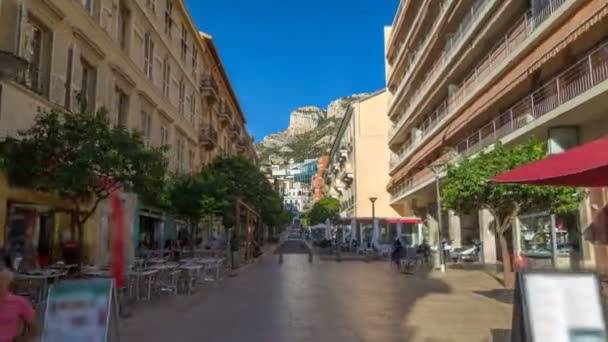 Hermosa arquitectura antigua estilo de edificios residenciales en el casco antiguo de la ciudad timelapse hiperlapso en Monte Carlo en Mónaco — Vídeos de Stock