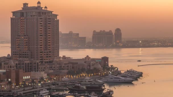 Evening at the Pearl-Qatar day to night timelapse from top. — Stock Video