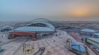 Doha 'daki Aspire Zone Stadyumu' nun gün doğumundan itibaren havadan görünüşü.