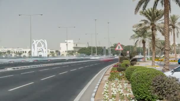 Alrumeilah Family Parks symbolic entrance timelapse, behind the Corniche in Doha, Qatar. — Stock Video