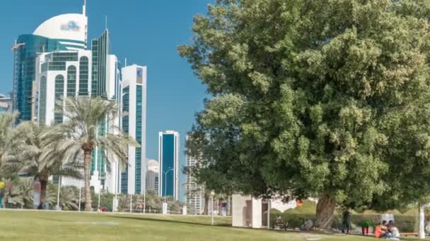 Dohas Corniche en West Bay timelapse, Qatar. — Vídeos de Stock