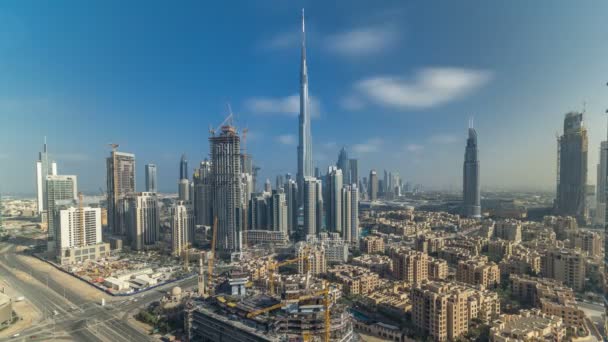 Vackra lyxiga Dubai downtown topp Flygfoto under alla dag timelapse, Dubai, Förenade Arabemiraten — Stockvideo