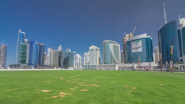 Panorámica timelapse hiperlapso vista de la bahía de negocios y el centro de la zona de Dubai — Vídeo de stock