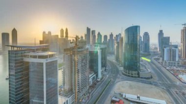 Dubai iş bay towers adlı günbatımı hava timelapse.