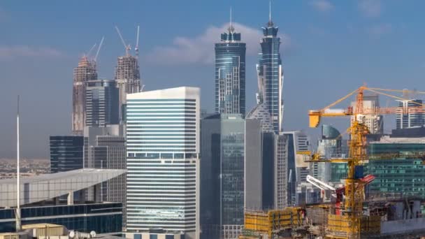 Dubai torres de bahía de negocios en horario diurno timelapse aéreo . — Vídeo de stock