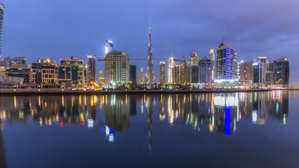 Dubai torres de baía de negócios dia a noite timelapse — Vídeo de Stock