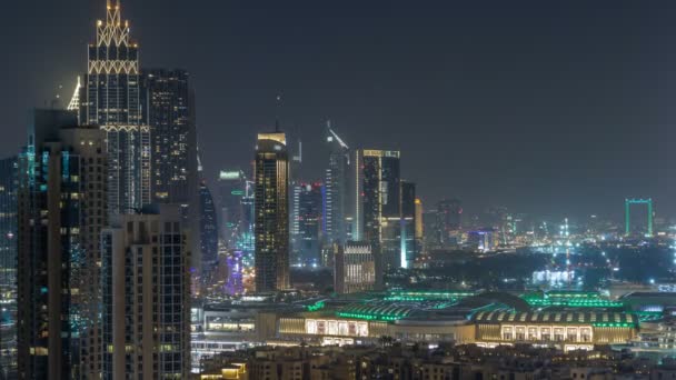 Işıklı modern mimarisi içinde Downtown, Dubai, Birleşik Arap Emirlikleri ile gece hava cityscape timelapse. — Stok video