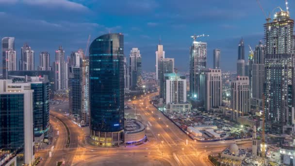 Dobai centrum nacht naar dag timelapse. Luchtfoto uitzicht over grote futuristische stad bij nacht. — Stockvideo