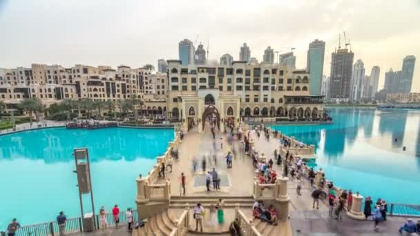 Köprünün çeşmenin en büyük müzikal Dubai, gün batımı timelapse. Dubai, Birleşik Arap Emirlikleri — Stok video