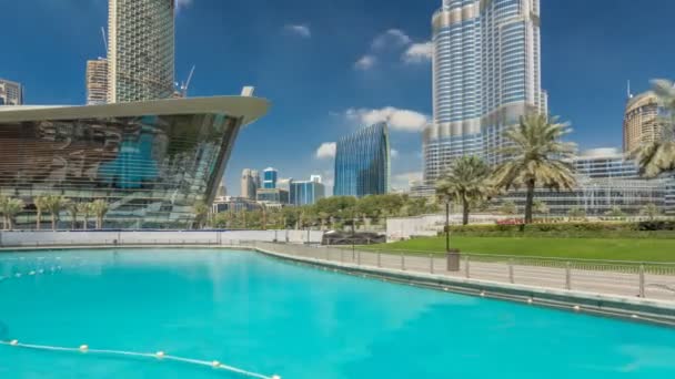 Burj parque con fuente piscina timelapse hiperlapso . — Vídeo de stock