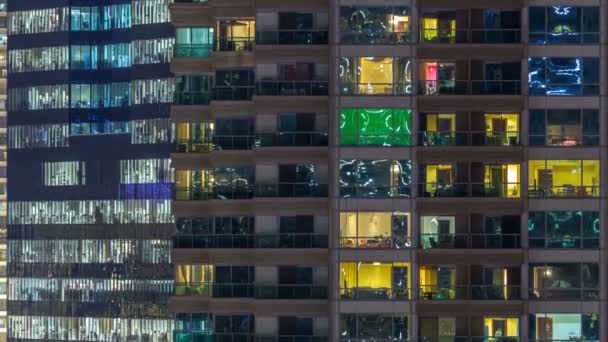 Malebné zářící okna mrakodrapů na večer timelapse — Stock video