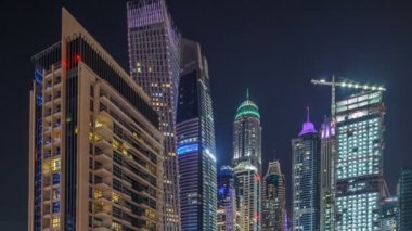 Dubai Yat Limanı gece timelapse, Glittering ışıklar ve en yüksek gökdelenler
