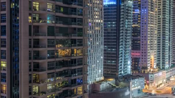 Dubai Marina la nuit timelapse, lumières scintillantes et gratte-ciel les plus hauts — Video