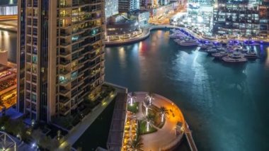 Dubai Yat Limanı gece timelapse, Glittering ışıklar ve en yüksek gökdelenler