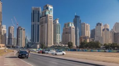 Dubai Yat Limanı gökdelenler doğal görünümü ile otomobil timelapse, manzarası, deniz, Birleşik Arap Emirlikleri görünümünden