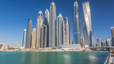 Dubai Yat Limanı gökdelenler doğal görünümü ile tekneler timelapse, manzarası, deniz, Birleşik Arap Emirlikleri görünümünden