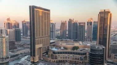 Dubai Yat Limanı akşam hava timelapse, BAE, gün batımı görünümü.