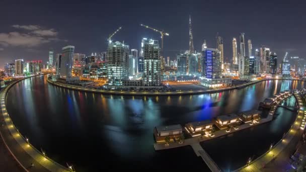 Ciudad nocturna Dubai cerca del timelapse aéreo del canal — Vídeos de Stock