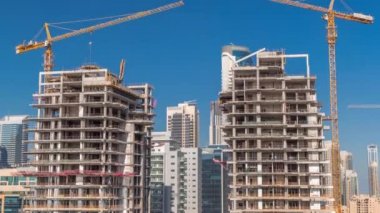 İnşaat halindeki gökdelenlerin havadan görünüşü Dubai 'de dev vinçler zaman ayarlı..