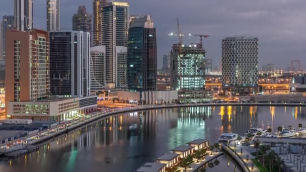 Il ritmo della città di Dubai dalla notte alla mattina transizione timelapse aerea — Video Stock