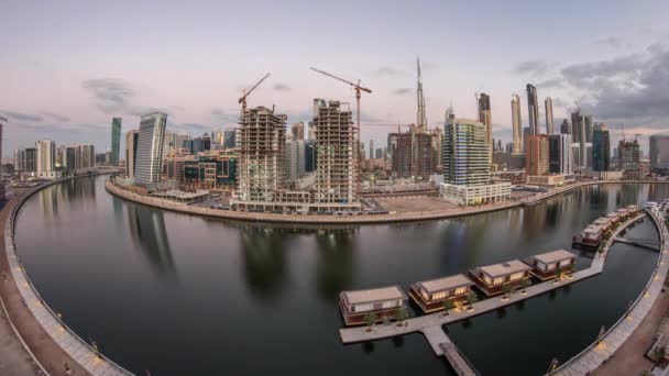 Dubaj obzorem při východu slunce vzdušného času — Stock video