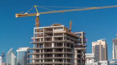 İnşaat halindeki gökdelenlerin havadan görünüşü Dubai 'de dev vinçler zaman ayarlı..