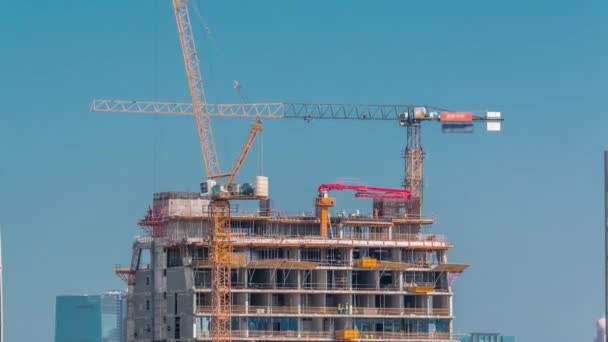 Construction de nouveaux gratte-ciel modernes dans la ville de luxe de Dubaï, Émirats arabes unis — Video