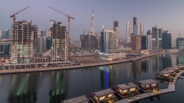 El ritmo de la ciudad de Dubai de noche a mañana timelapse aéreo — Vídeo de stock