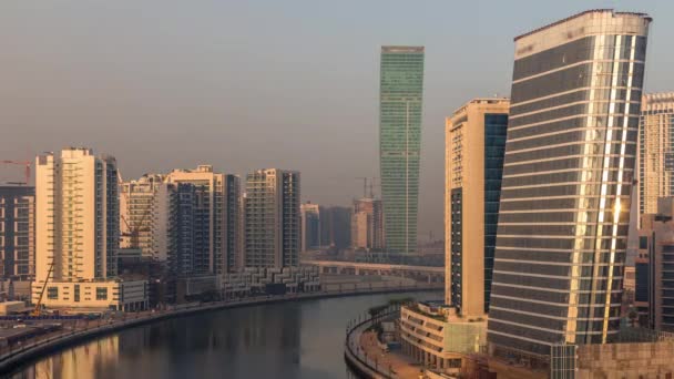 Lüks Dubai zaman çizelgesinde yeni modern gökdelenlerin havadan görünüşü — Stok video