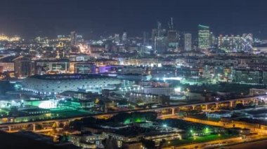 Dubai 'den gelen parlak ışıkların güzel manzarası.