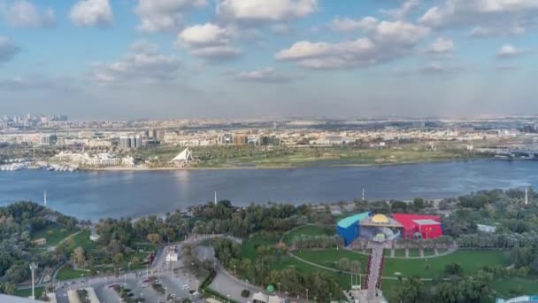 Lüks Dubai şehrindeki yeni modern binaların manzarası, Birleşik Arap Emirlikleri Hava Saati — Stok video