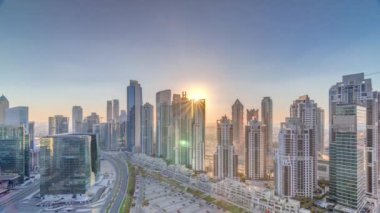 Business Bay, Dubai, Uae 'de birçok gökdelenli modern konut ve ofis kompleksi.