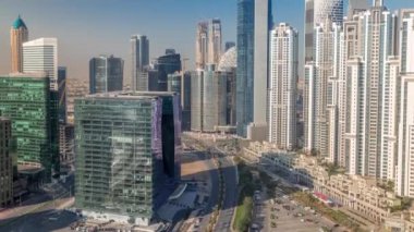 Business Bay, Dubai, Uae 'de birçok gökdelenli modern konut ve ofis kompleksi.