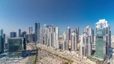 Business Bay, Dubai, Uae 'de birçok gökdelenli modern konut ve ofis kompleksi.