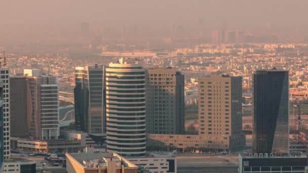 Dubais business bay torens op de ochtend luchtfoto timelapse. — Stockvideo