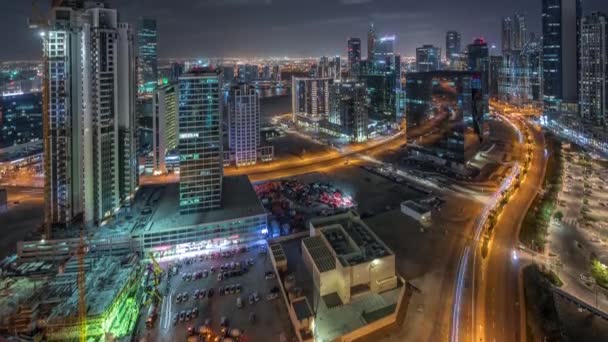 Dubais tours de baie d'affaires de nuit aérienne timelapse . — Video