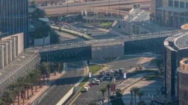Trafikteki birçok taşıma aracıyla kesişme zamanının görüntüsü