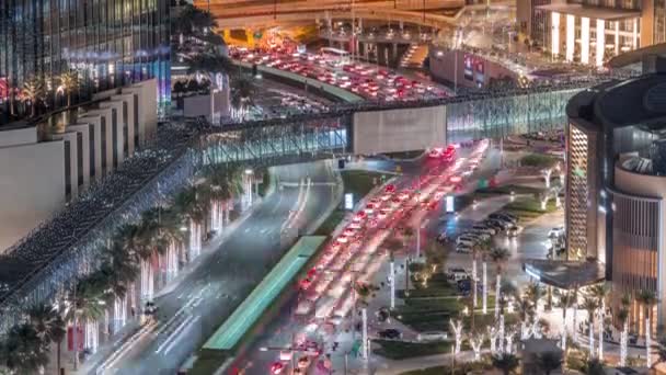 Vista de cruzamento com muitos transportes na noite de trânsito Timelapse Aerial — Vídeo de Stock