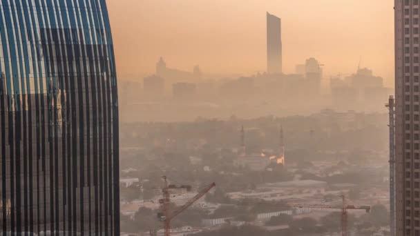 Luchtfoto naar Dubai Creek met festivalstad tijdens zonsopgang timelapse — Stockvideo