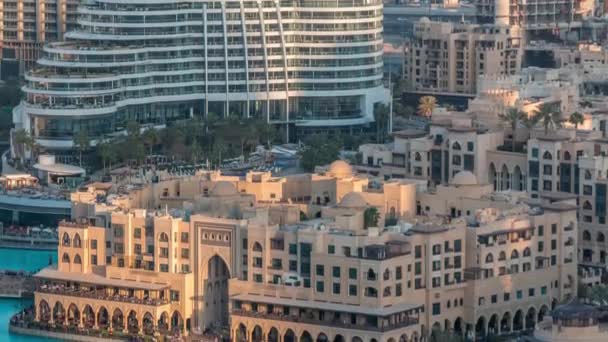 Dubai centro con fontane zona vicino al centro commerciale e timelapse souk . — Video Stock
