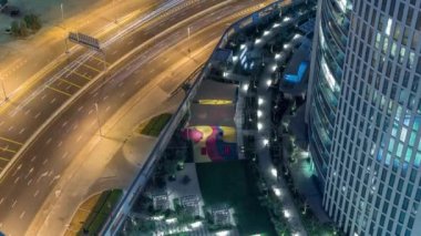 Trafik gecesinde birçok aracın bulunduğu yol görüntüsü Zaman Alanı