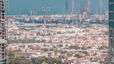 Dubai Şehir Merkezi'nden liman zaman atlamalı havadan görünümü