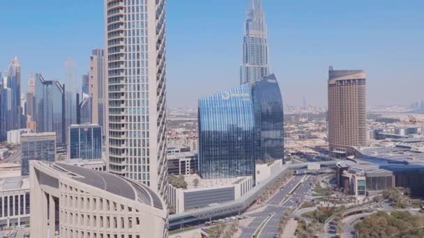Flygfoto av nya skyskrapor och höga byggnader — Stockvideo