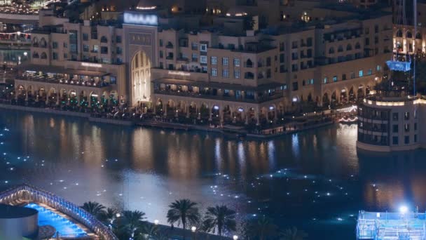 Vista única da piscina Dubai Fountains à noite — Vídeo de Stock