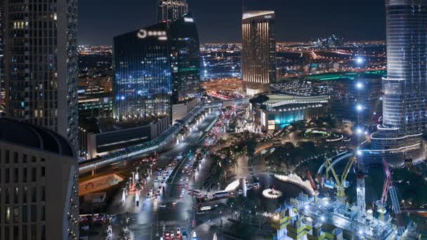 Vue aérienne de nuit de nouveaux gratte-ciel et de grands bâtiments — Video