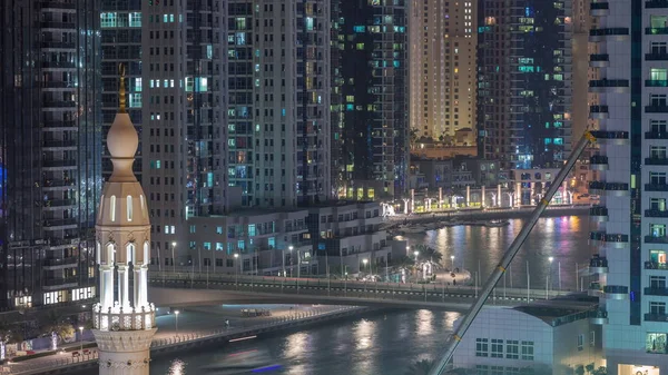 Dubai Marina felhőkarcolók és sétány légi éjszaka timelapse, Dubai, Egyesült Arab Emírségek — Stock Fotó