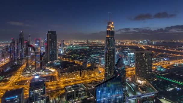 Dubai International Financial Centre distrito com arranha-céus modernos noite a dia timelapse — Vídeo de Stock