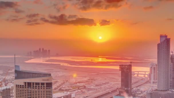 Amazing Sunrise luchtfoto van Dubai Downtown wolkenkrabbers Morning timelapse, Dubai, Verenigde Arabische Emiraten — Stockvideo