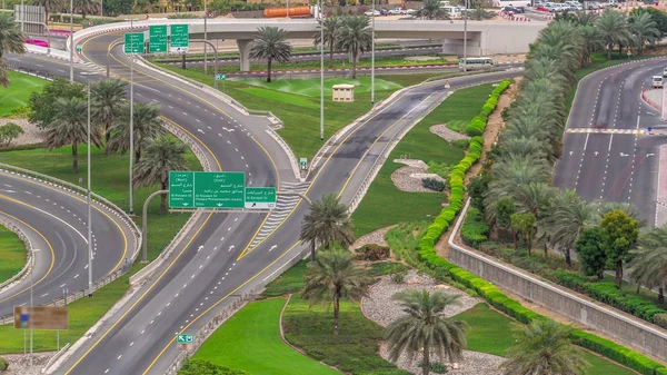 Cruce de vista aérea en la carretera Sheikh Zayed cerca de Dubai Marina y JLT timelapse, Dubai . — Foto de Stock